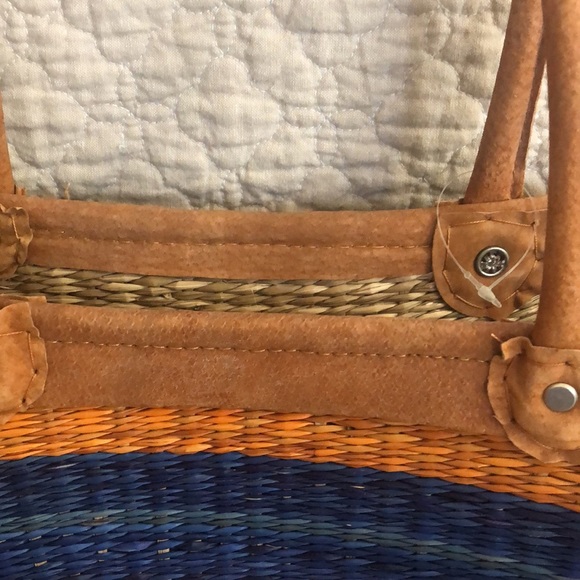 Gorgeous brand new straw tote bag. 14x10 suede handles - Picture 9 of 9